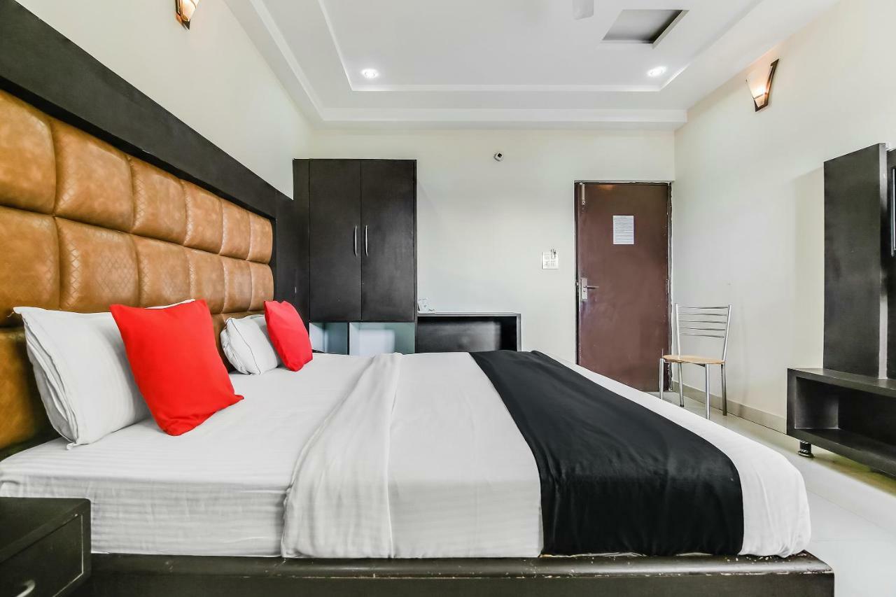 Capital O 32619 Hotel Sugar Palm Gwalior Buitenkant foto