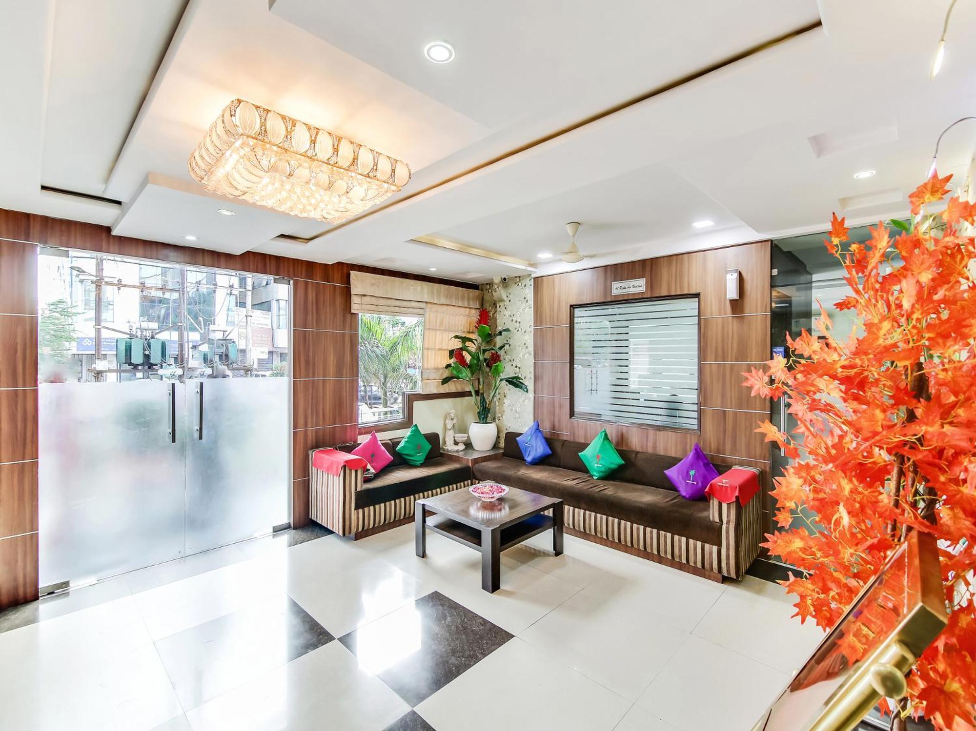 Capital O 32619 Hotel Sugar Palm Gwalior Buitenkant foto