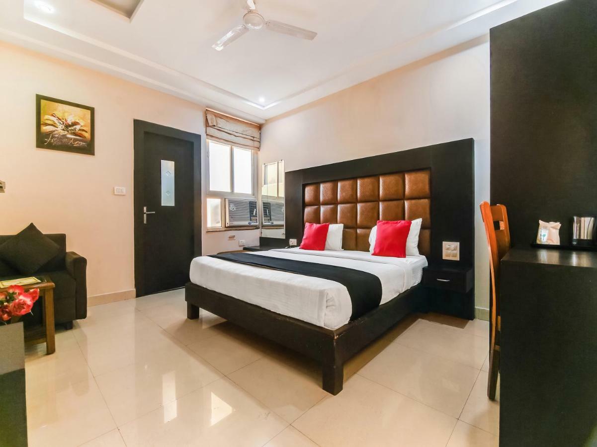 Capital O 32619 Hotel Sugar Palm Gwalior Buitenkant foto