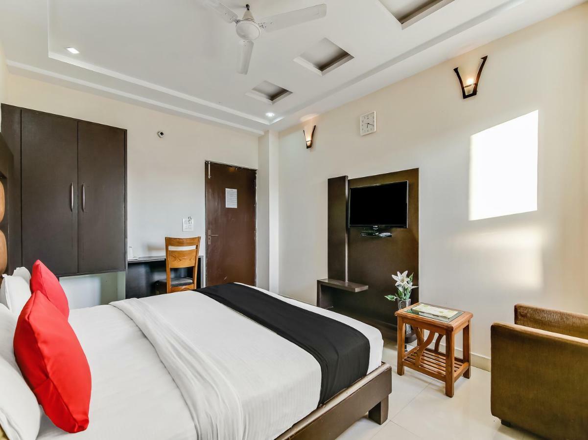 Capital O 32619 Hotel Sugar Palm Gwalior Buitenkant foto