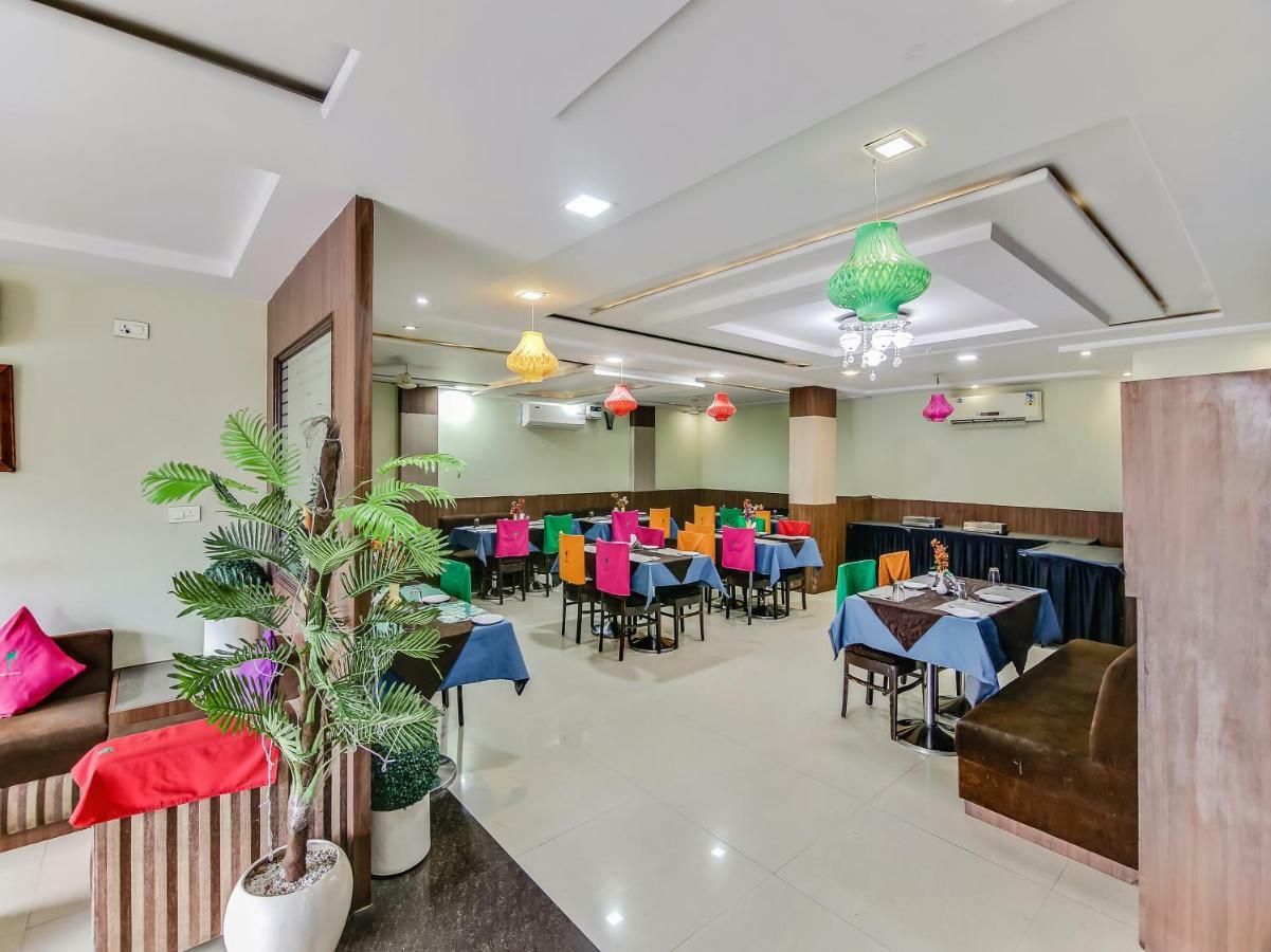Capital O 32619 Hotel Sugar Palm Gwalior Buitenkant foto