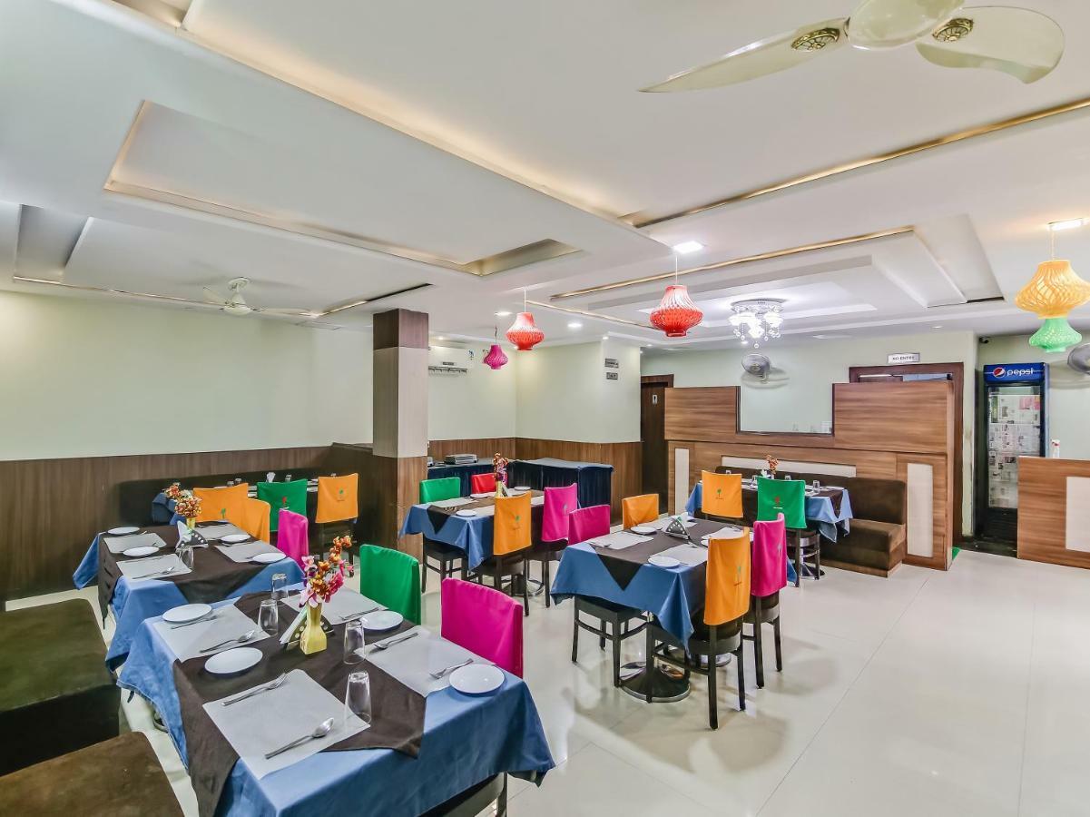 Capital O 32619 Hotel Sugar Palm Gwalior Buitenkant foto
