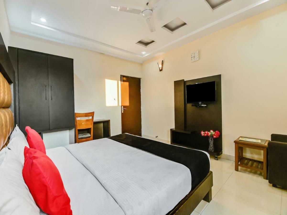 Capital O 32619 Hotel Sugar Palm Gwalior Buitenkant foto
