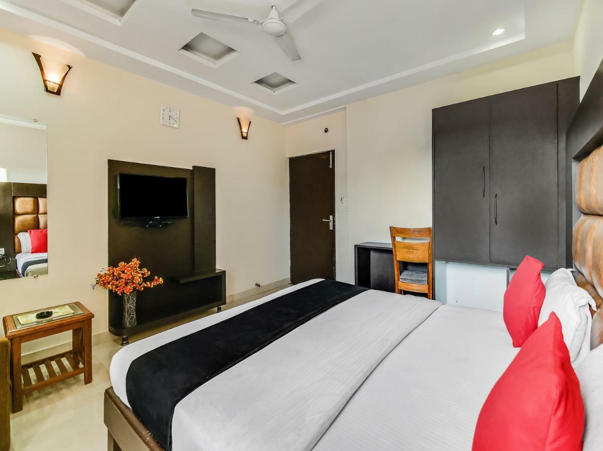Capital O 32619 Hotel Sugar Palm Gwalior Buitenkant foto