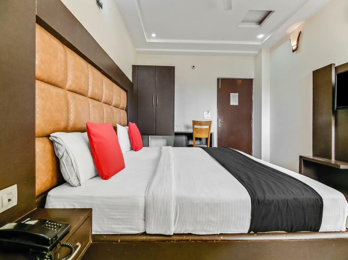 Capital O 32619 Hotel Sugar Palm Gwalior Buitenkant foto