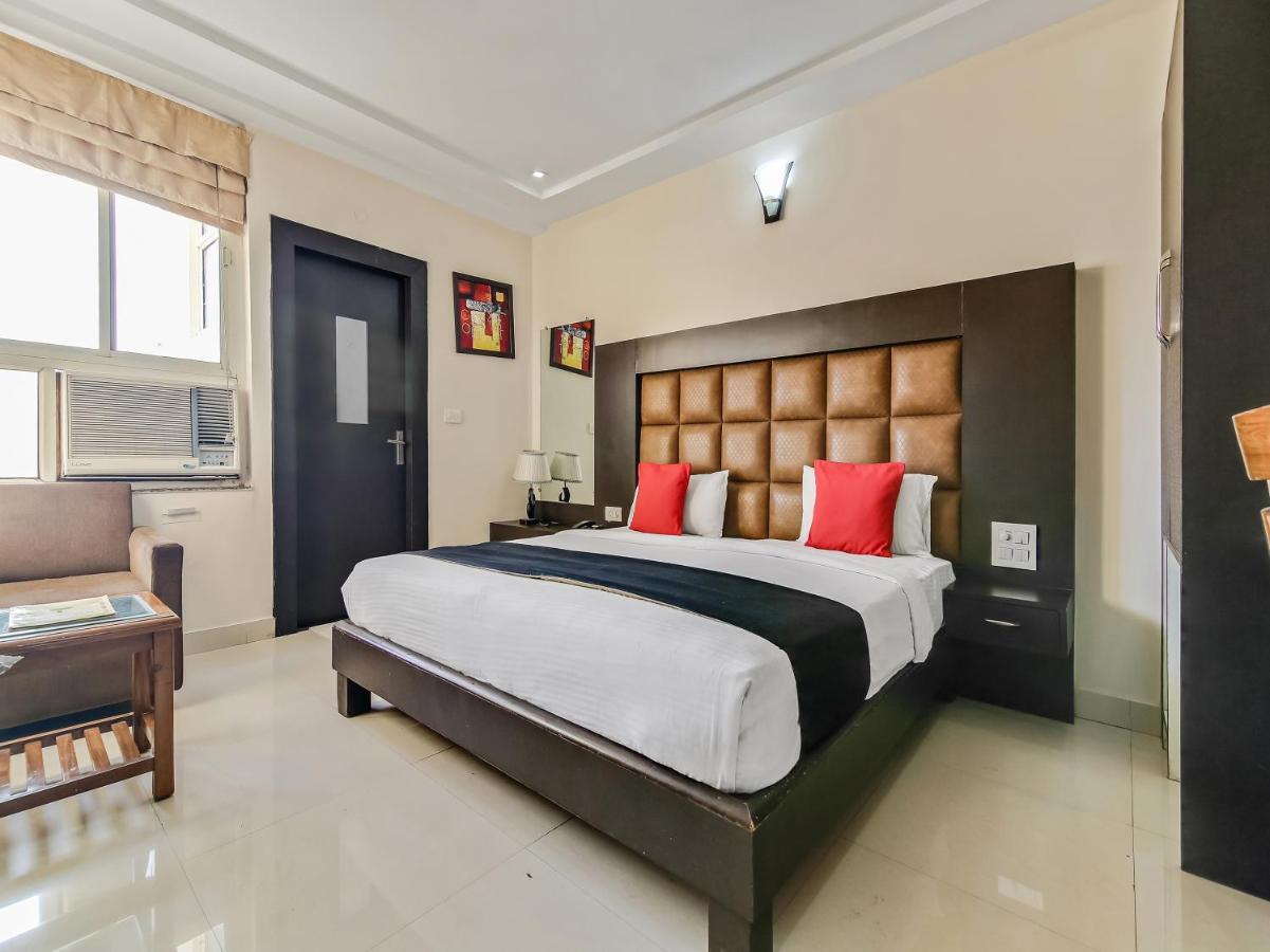 Capital O 32619 Hotel Sugar Palm Gwalior Buitenkant foto