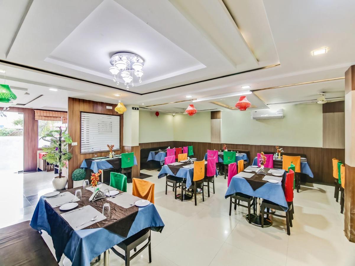 Capital O 32619 Hotel Sugar Palm Gwalior Buitenkant foto