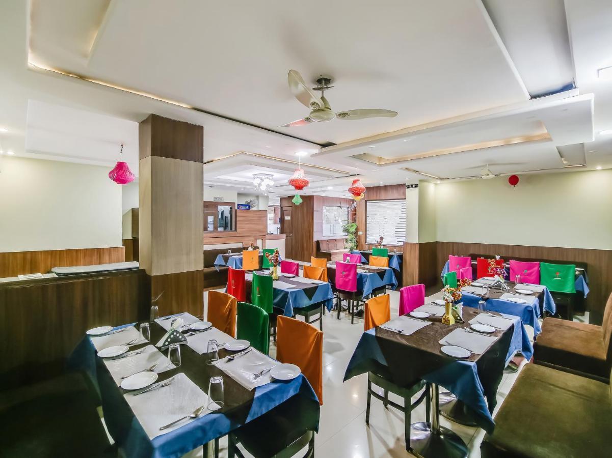 Capital O 32619 Hotel Sugar Palm Gwalior Buitenkant foto