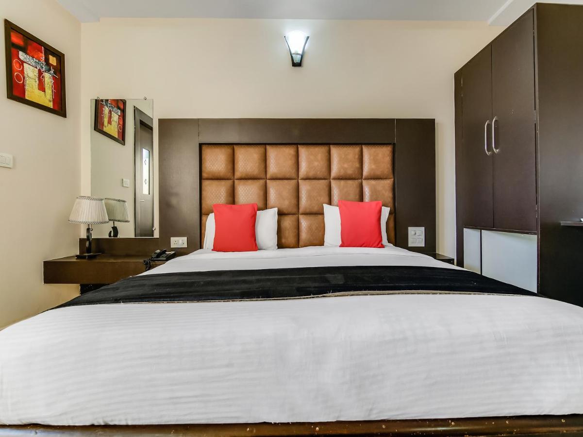 Capital O 32619 Hotel Sugar Palm Gwalior Buitenkant foto